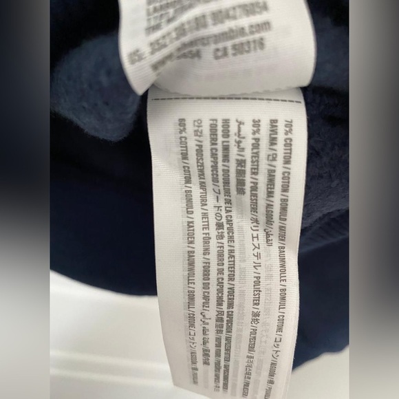 HOLLISTER Embroidered Logo Graphic Navy Blue Long Sleeves Hoodie in Small - Picture 6 of 7